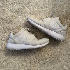 Nike Roshes - women’s size 5